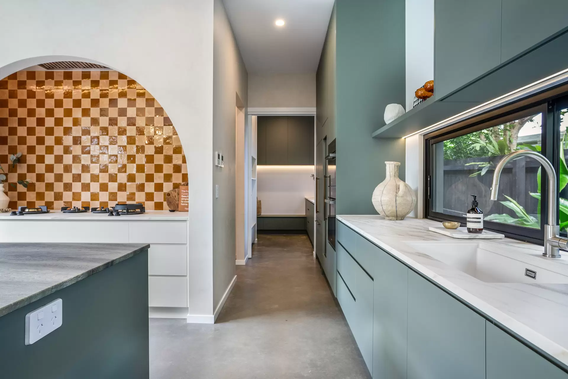 9 Walker Street, Byron Bay Sold by Byron Bay Sotheby's International Realty - image 1