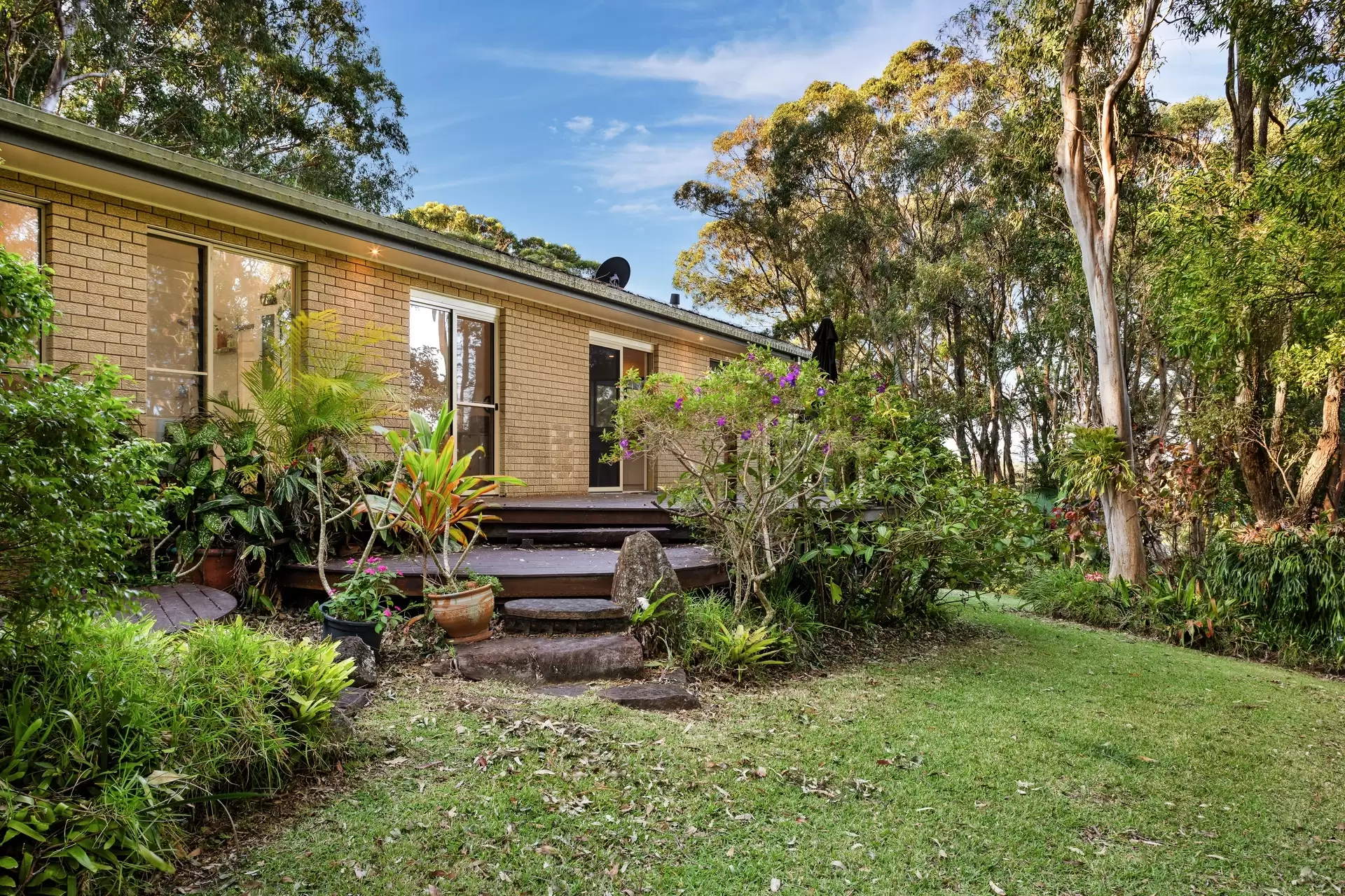 23 Old Bangalow Road, Byron Bay Sold by Byron Bay Sotheby's International Realty - image 1
