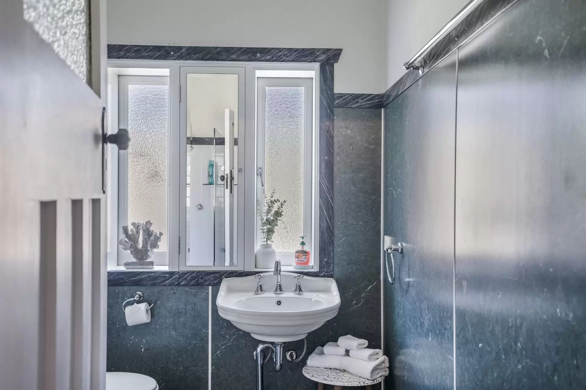 21 Carlyle Street, Byron Bay Sold by Byron Bay Sotheby's International Realty - image 1