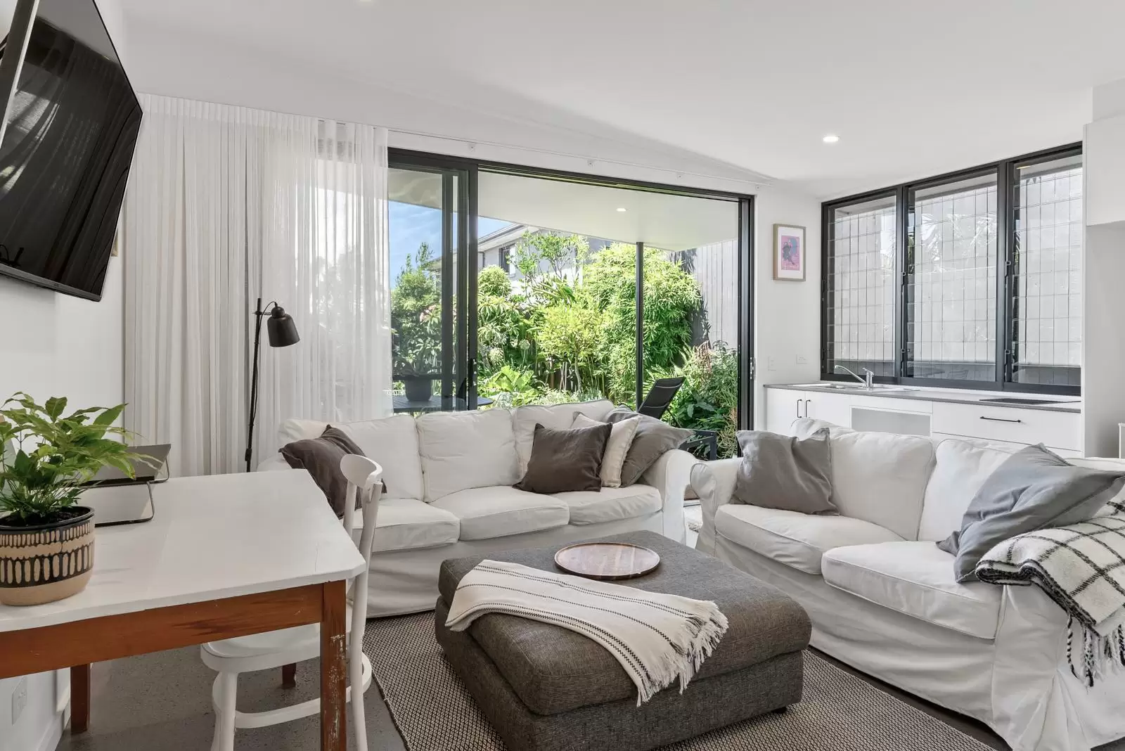 233 Hutley Drive, Lennox Head Sold by Byron Bay Sotheby's International Realty - image 1